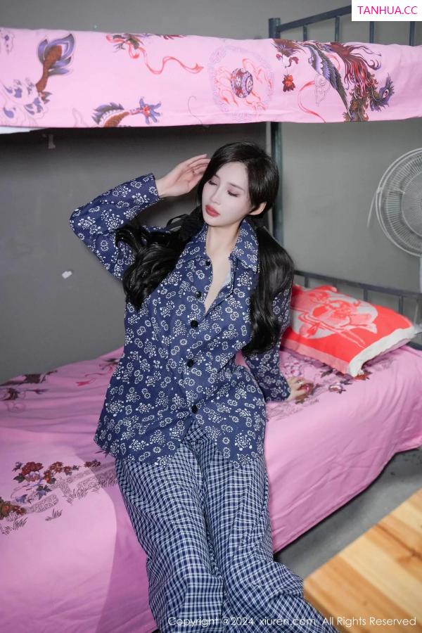 周妍希 奶瓶土肥圆 [XiuRen]高清写真图 2024.01.05 No.7915 Carol周妍希 丝袜美臀第17张图片